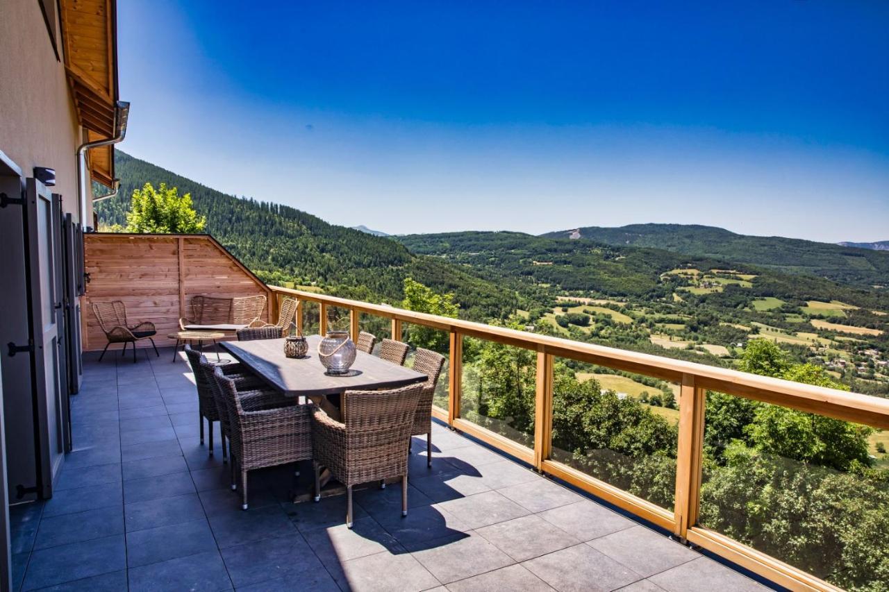 ParaLodge Saint-Vincent-les-Forts Bagian luar foto
