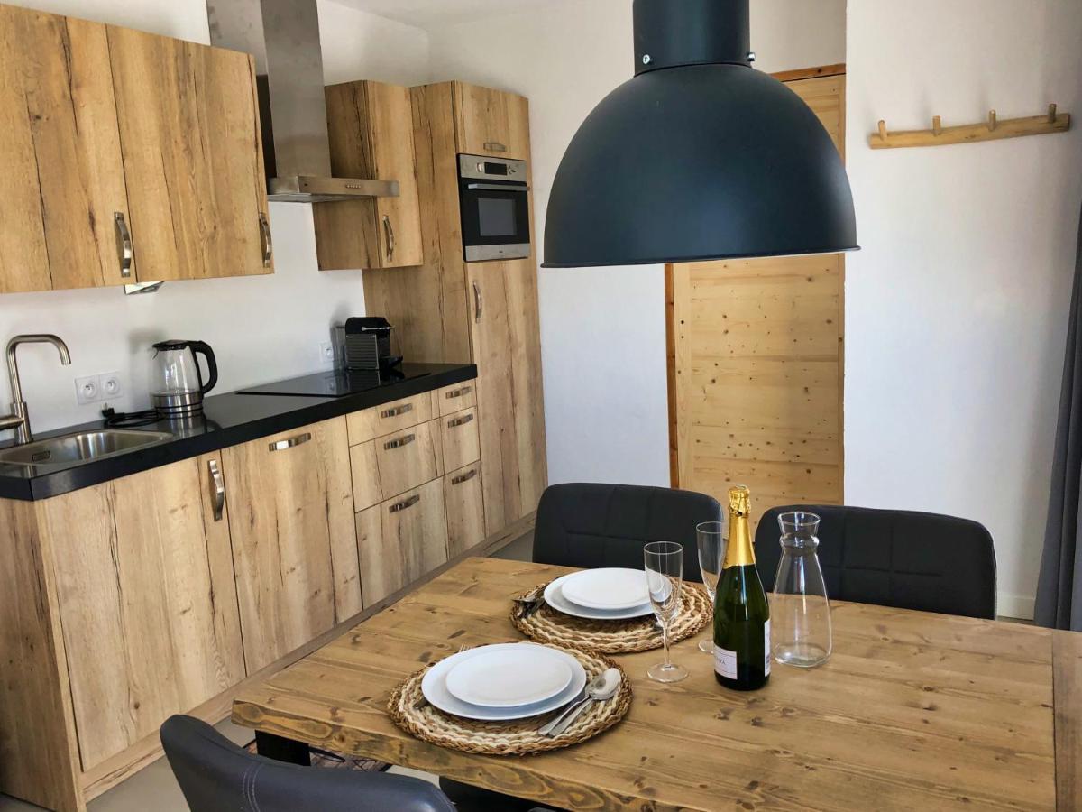 ParaLodge Saint-Vincent-les-Forts Bagian luar foto