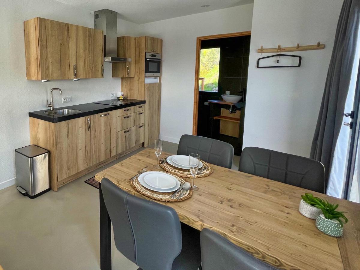 ParaLodge Saint-Vincent-les-Forts Bagian luar foto