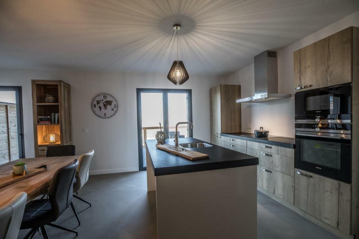 ParaLodge Saint-Vincent-les-Forts Bagian luar foto
